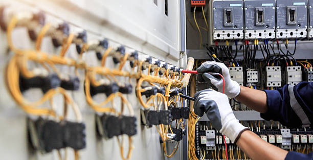 Professional Electrician technician working in Oakdale, MN